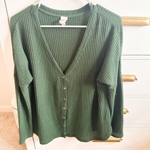 Flawless oversized top.